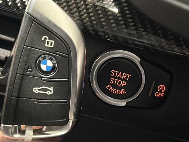 ＢＭＷ Ｘ６ Ｍ 新潟県 2018(平30)年 3.7万km カーボンブラックM オプション/カーボンファイバーインテリアトリム/純正21インチアルミホイール/主要装備/インテリジェントセーフティ/-衝突被害軽減ブレーキ/-レーンキープアシスト/-ブラインドスポットアシスト/純正HDDナビ/(CD/DVD/Bluetooth/USB/AUX/フルセグTV)/トップビューカメラ/ETC/ドライブレコーダー/ブラックレザーシート/シートヒーター/メモリ付きパワーシート/パワーバックドア/LEDヘッドライト/コーナーセンサー/パドルシフト/クルーズコントロール