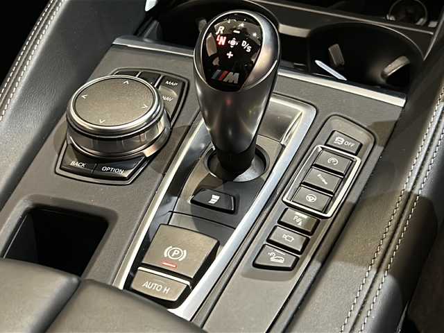 ＢＭＷ Ｘ６ Ｍ 新潟県 2018(平30)年 3.7万km カーボンブラックM オプション/カーボンファイバーインテリアトリム/純正21インチアルミホイール/主要装備/インテリジェントセーフティ/-衝突被害軽減ブレーキ/-レーンキープアシスト/-ブラインドスポットアシスト/純正HDDナビ/(CD/DVD/Bluetooth/USB/AUX/フルセグTV)/トップビューカメラ/ETC/ドライブレコーダー/ブラックレザーシート/シートヒーター/メモリ付きパワーシート/パワーバックドア/LEDヘッドライト/コーナーセンサー/パドルシフト/クルーズコントロール