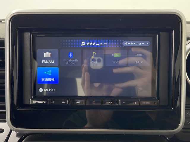 スズキ スペーシア カスタム HYBRID XS 秋田県 2024(令6)年 1.6万km ピュアホワイトP 4WD/両側パワースライドドア/社外ナビ/(Bluetooth/FM/AM)/バックカメラ/スズキセーフティサポート/レーダークルーズコントロール/レーンキープアシスト/衝突被害軽減システム/横滑防止機能/アイドリングストップ/プッシュスタート/スマートキー/スペアキー/ハーフレザーシート/前席シートヒーター/ステアリングリモコン/オートライト/オートマチックハイビーム/LEDヘッドライト/フォグランプ/後方コーナーセンサー/前方ドライブレコーダー/純正アルミホイール/社外フロアマット/取扱説明書/保証書