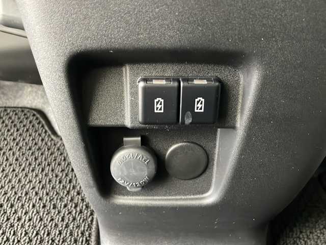 スズキ スペーシア カスタム HYBRID XS 秋田県 2024(令6)年 1.6万km ピュアホワイトP 4WD/両側パワースライドドア/社外ナビ/(Bluetooth/FM/AM)/バックカメラ/スズキセーフティサポート/レーダークルーズコントロール/レーンキープアシスト/衝突被害軽減システム/横滑防止機能/アイドリングストップ/プッシュスタート/スマートキー/スペアキー/ハーフレザーシート/前席シートヒーター/ステアリングリモコン/オートライト/オートマチックハイビーム/LEDヘッドライト/フォグランプ/後方コーナーセンサー/前方ドライブレコーダー/純正アルミホイール/社外フロアマット/取扱説明書/保証書