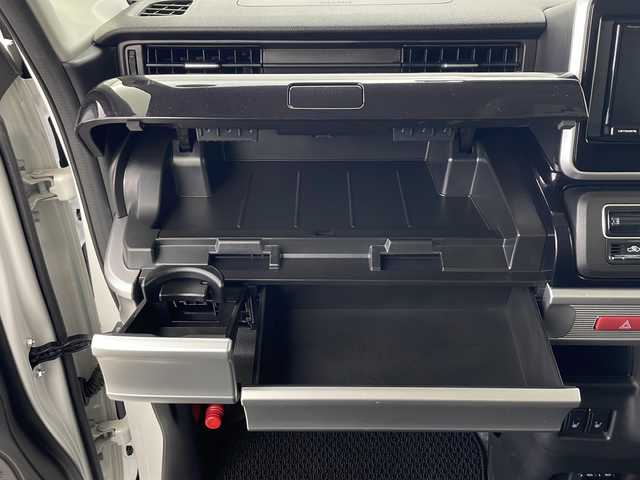 スズキ スペーシア カスタム HYBRID XS 秋田県 2024(令6)年 1.6万km ピュアホワイトP 4WD/両側パワースライドドア/社外ナビ/(Bluetooth/FM/AM)/バックカメラ/スズキセーフティサポート/レーダークルーズコントロール/レーンキープアシスト/衝突被害軽減システム/横滑防止機能/アイドリングストップ/プッシュスタート/スマートキー/スペアキー/ハーフレザーシート/前席シートヒーター/ステアリングリモコン/オートライト/オートマチックハイビーム/LEDヘッドライト/フォグランプ/後方コーナーセンサー/前方ドライブレコーダー/純正アルミホイール/社外フロアマット/取扱説明書/保証書
