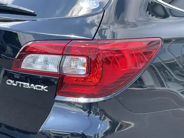 スバル アウトバック ベース 岩手県 2016(平28)年 4.7万km クリスタルブラックシリカ 禁煙車/4WD/全席シートヒーター/全席オートパワーウィンドウ/前席パワーシート（運転席メモリー機能有）/追従型クルーズコントロール/社外ナビ/→フルセグTV/Bluetooth/CD/DVD/FM/AM/バックカメラ//ブラインドスポットモニター/衝突軽減システム/コーナーセンサー/横滑り防止装置/レーンキープアシスト/X-NODE/ダウンヒルアシストコントロール/オートライト/HIDヘッドライト/フォグライト/〇プッシュスタート/〇パドルシフト/〇電動格納ミラー/〇ウィンカーミラー/〇ドアバイザー/〇フロアマット/ルーフレール/ETC/USBポート2つ/シガーソケット/取扱説明書/スペアキー