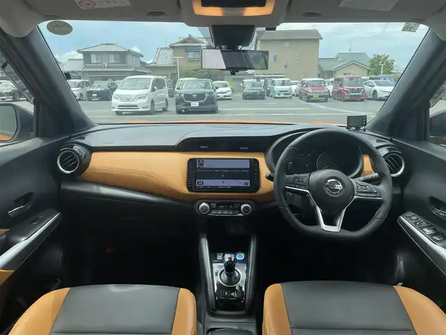 日産 キックス X ツートーンインテリアED 熊本県 2020(令2)年 5.4万km プレミアムホライズンオレンジ/ピュアブラック 2トーン 純正ナビ/・AM/FM/CD/DVD/USB/iPod/BT/・フルセグTV/全周囲カメラ/・バック/サイド/フロント/車線逸脱警報/車線逸脱防止支援システム/ハイビームアシスト/エマージェンシーブレーキ/ふらつき警報/プロパイロット/インテリジェントクルーズコントロール/前後コーナーセンサー/革巻きステアリング/・ステアリングリモコン/・ステアリングヒーター/インテリジェントルームミラー/純正ドライブレコーダー（前後）/電動格納ミラー/・ウィンカーミラー/レザーシート/・D/N席シートヒーター/オートライト/・LEDライト/・フォグランプ/・ヘッドライトレベライザー/電動サイドブレーキ/・オートホールドボタン/ルーフレール/ドアバイザー/純正アルミホイール/純正フロアマット/スマートキー/・スペアキー