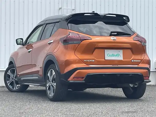 日産 キックス X ツートーンインテリアED 熊本県 2020(令2)年 5.4万km プレミアムホライズンオレンジ/ピュアブラック 2トーン 純正ナビ/・AM/FM/CD/DVD/USB/iPod/BT/・フルセグTV/全周囲カメラ/・バック/サイド/フロント/車線逸脱警報/車線逸脱防止支援システム/ハイビームアシスト/エマージェンシーブレーキ/ふらつき警報/プロパイロット/インテリジェントクルーズコントロール/前後コーナーセンサー/革巻きステアリング/・ステアリングリモコン/・ステアリングヒーター/インテリジェントルームミラー/純正ドライブレコーダー（前後）/電動格納ミラー/・ウィンカーミラー/レザーシート/・D/N席シートヒーター/オートライト/・LEDライト/・フォグランプ/・ヘッドライトレベライザー/電動サイドブレーキ/・オートホールドボタン/ルーフレール/ドアバイザー/純正アルミホイール/純正フロアマット/スマートキー/・スペアキー