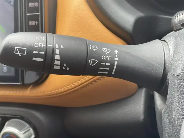 日産 キックス X ツートーンインテリアED 熊本県 2020(令2)年 5.4万km プレミアムホライズンオレンジ/ピュアブラック 2トーン 純正ナビ/・AM/FM/CD/DVD/USB/iPod/BT/・フルセグTV/全周囲カメラ/・バック/サイド/フロント/車線逸脱警報/車線逸脱防止支援システム/ハイビームアシスト/エマージェンシーブレーキ/ふらつき警報/プロパイロット/インテリジェントクルーズコントロール/前後コーナーセンサー/革巻きステアリング/・ステアリングリモコン/・ステアリングヒーター/インテリジェントルームミラー/純正ドライブレコーダー（前後）/電動格納ミラー/・ウィンカーミラー/レザーシート/・D/N席シートヒーター/オートライト/・LEDライト/・フォグランプ/・ヘッドライトレベライザー/電動サイドブレーキ/・オートホールドボタン/ルーフレール/ドアバイザー/純正アルミホイール/純正フロアマット/スマートキー/・スペアキー