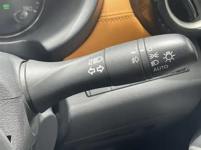 日産 キックス X ツートーンインテリアED 熊本県 2020(令2)年 5.4万km プレミアムホライズンオレンジ/ピュアブラック 2トーン 純正ナビ/・AM/FM/CD/DVD/USB/iPod/BT/・フルセグTV/全周囲カメラ/・バック/サイド/フロント/車線逸脱警報/車線逸脱防止支援システム/ハイビームアシスト/エマージェンシーブレーキ/ふらつき警報/プロパイロット/インテリジェントクルーズコントロール/前後コーナーセンサー/革巻きステアリング/・ステアリングリモコン/・ステアリングヒーター/インテリジェントルームミラー/純正ドライブレコーダー（前後）/電動格納ミラー/・ウィンカーミラー/レザーシート/・D/N席シートヒーター/オートライト/・LEDライト/・フォグランプ/・ヘッドライトレベライザー/電動サイドブレーキ/・オートホールドボタン/ルーフレール/ドアバイザー/純正アルミホイール/純正フロアマット/スマートキー/・スペアキー