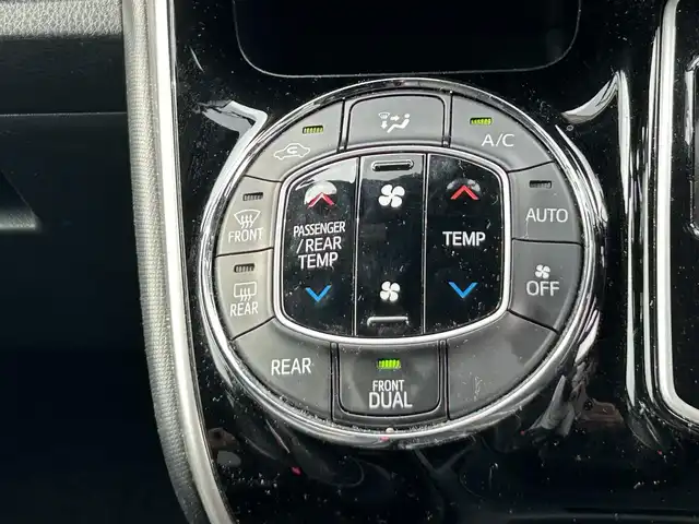 トヨタ エスクァイア Gi 奈良県 2018(平30)年 5万km ホワイトパールクリスタルシャイン 純正SDナビ　/フルセグ　/DVD　/Bluetooth　/バックカメラ　/ETC　/前後ドライブレコーダー　/クルーズコントロール　/両側パワースライドドア　/TRDフルエアロ　/純正アルミホイール　/純正フロアマット/衝突被害軽減ブレーキ/横滑り防止装置/車線逸脱警報/オートLEDライト/オートハイビーム