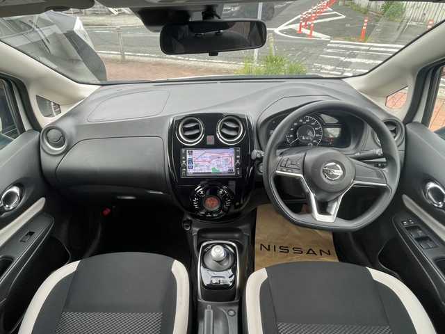 日産 ノート e－パワー X 福岡県 2018(平30)年 8.2万km ブリリアントホワイトパール (株)IDOMが運営する【じしゃロン八幡西店】の自社ローン専用車両になります。こちらは現金またはオートローンご利用時の価格です。自社ローンご希望の方は別途その旨お申付け下さい/・純正ナビ（MJ118D-W)/・Bluetooth/TV/・衝突被害軽減システム/・車線逸脱防止支援システム/・ウィンカーミラー/・プッシュスタート/・スマートキー/・純正フロアマット/・純正ホイール