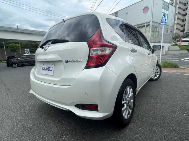 日産 ノート e－パワー X 福岡県 2018(平30)年 8.2万km ブリリアントホワイトパール (株)IDOMが運営する【じしゃロン八幡西店】の自社ローン専用車両になります。こちらは現金またはオートローンご利用時の価格です。自社ローンご希望の方は別途その旨お申付け下さい/・純正ナビ（MJ118D-W)/・Bluetooth/TV/・衝突被害軽減システム/・車線逸脱防止支援システム/・ウィンカーミラー/・プッシュスタート/・スマートキー/・純正フロアマット/・純正ホイール