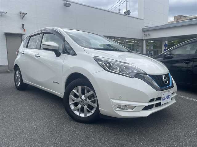 日産 ノート e－パワー X 福岡県 2018(平30)年 8.2万km ブリリアントホワイトパール (株)IDOMが運営する【じしゃロン八幡西店】の自社ローン専用車両になります。こちらは現金またはオートローンご利用時の価格です。自社ローンご希望の方は別途その旨お申付け下さい/・純正ナビ（MJ118D-W)/・Bluetooth/TV/・衝突被害軽減システム/・車線逸脱防止支援システム/・ウィンカーミラー/・プッシュスタート/・スマートキー/・純正フロアマット/・純正ホイール