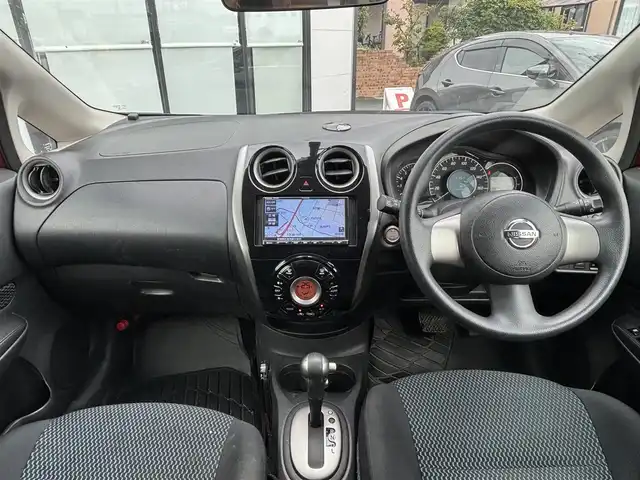 日産 ノート X DIG－S 宮城県 2012(平24)年 8万km ラディアントレッド 登録時走行距離79502km/社外SDナビ/FM・AM・TV・Bluetooth・CD/ETC/アイドリングストップ/スマートキー/スペアキーあり/スタッドレスタイヤ4本/ヘッドライトイベライザー/シフトロック機能/電動格納ミラー/ドアバイザー/純正フロアマット/社外アルミホイール/ECOモード