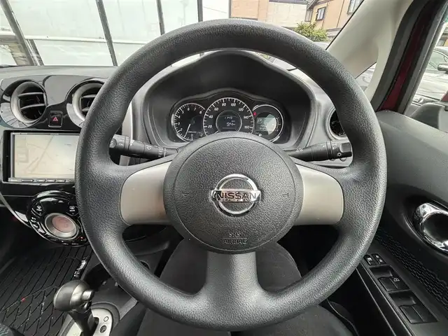 日産 ノート X DIG－S 宮城県 2012(平24)年 8万km ラディアントレッド 登録時走行距離79502km/社外SDナビ/FM・AM・TV・Bluetooth・CD/ETC/アイドリングストップ/スマートキー/スペアキーあり/スタッドレスタイヤ4本/ヘッドライトイベライザー/シフトロック機能/電動格納ミラー/ドアバイザー/純正フロアマット/社外アルミホイール/ECOモード