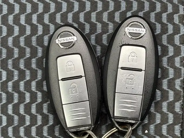 日産 ノート X DIG－S 宮城県 2012(平24)年 8万km ラディアントレッド 登録時走行距離79502km/社外SDナビ/FM・AM・TV・Bluetooth・CD/ETC/アイドリングストップ/スマートキー/スペアキーあり/スタッドレスタイヤ4本/ヘッドライトイベライザー/シフトロック機能/電動格納ミラー/ドアバイザー/純正フロアマット/社外アルミホイール/ECOモード