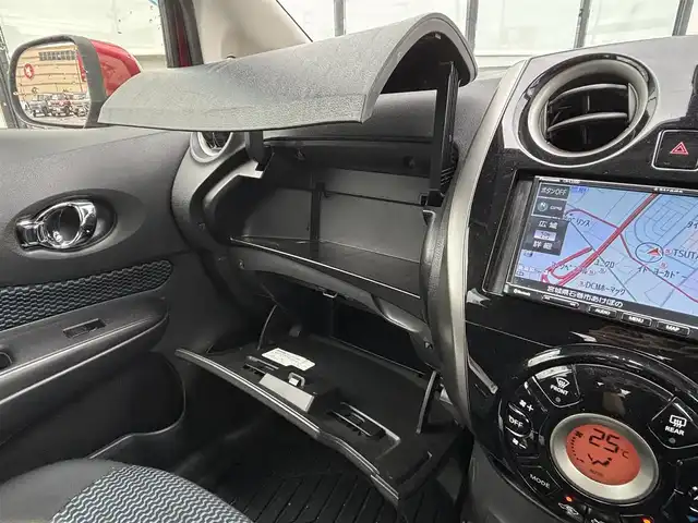 日産 ノート X DIG－S 宮城県 2012(平24)年 8万km ラディアントレッド 登録時走行距離79502km/社外SDナビ/FM・AM・TV・Bluetooth・CD/ETC/アイドリングストップ/スマートキー/スペアキーあり/スタッドレスタイヤ4本/ヘッドライトイベライザー/シフトロック機能/電動格納ミラー/ドアバイザー/純正フロアマット/社外アルミホイール/ECOモード