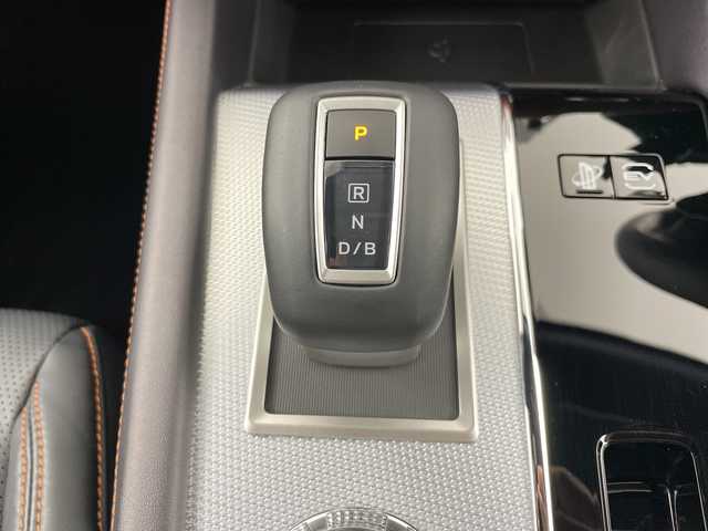 三菱 アウトランダー ＰＨＥＶ P 道央・札幌 2022(令4)年 5万km パールⅡ ・４WD/e-Assist/マイパイロット/・レーダークルーズコントロールシステム/・衝突被害軽減ブレーキシステム/・レーンチェンジアシスト機能付/・純正12.3インチディスプレイモニター/・Bluetooth/USB/フルセグ//・360度ビューモニター/バックカメラ /・レザーシートD.N/パワーシート/・D.N.２列目シートヒーター/ステアリングヒーター/・パワーバックドア /・ヘッドアップディスプレイ/・AC100V1500W/置くだけ充電/・社外ドライブレコーダー/・LEDオートライト/オートハイビーム/・ビルトインETC