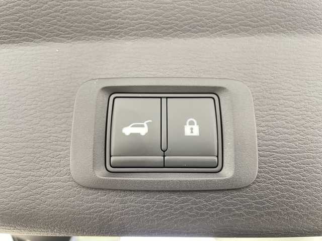 三菱 アウトランダー ＰＨＥＶ P 道央・札幌 2022(令4)年 5万km パールⅡ ・４WD/e-Assist/マイパイロット/・レーダークルーズコントロールシステム/・衝突被害軽減ブレーキシステム/・レーンチェンジアシスト機能付/・純正12.3インチディスプレイモニター/・Bluetooth/USB/フルセグ//・360度ビューモニター/バックカメラ /・レザーシートD.N/パワーシート/・D.N.２列目シートヒーター/ステアリングヒーター/・パワーバックドア /・ヘッドアップディスプレイ/・AC100V1500W/置くだけ充電/・社外ドライブレコーダー/・LEDオートライト/オートハイビーム/・ビルトインETC