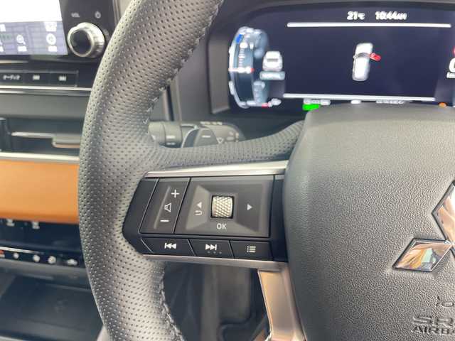 三菱 アウトランダー ＰＨＥＶ P 道央・札幌 2022(令4)年 5万km パールⅡ ・４WD/e-Assist/マイパイロット/・レーダークルーズコントロールシステム/・衝突被害軽減ブレーキシステム/・レーンチェンジアシスト機能付/・純正12.3インチディスプレイモニター/・Bluetooth/USB/フルセグ//・360度ビューモニター/バックカメラ /・レザーシートD.N/パワーシート/・D.N.２列目シートヒーター/ステアリングヒーター/・パワーバックドア /・ヘッドアップディスプレイ/・AC100V1500W/置くだけ充電/・社外ドライブレコーダー/・LEDオートライト/オートハイビーム/・ビルトインETC