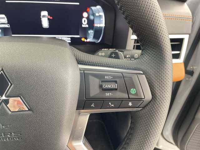 三菱 アウトランダー ＰＨＥＶ P 道央・札幌 2022(令4)年 5万km パールⅡ ・４WD/e-Assist/マイパイロット/・レーダークルーズコントロールシステム/・衝突被害軽減ブレーキシステム/・レーンチェンジアシスト機能付/・純正12.3インチディスプレイモニター/・Bluetooth/USB/フルセグ//・360度ビューモニター/バックカメラ /・レザーシートD.N/パワーシート/・D.N.２列目シートヒーター/ステアリングヒーター/・パワーバックドア /・ヘッドアップディスプレイ/・AC100V1500W/置くだけ充電/・社外ドライブレコーダー/・LEDオートライト/オートハイビーム/・ビルトインETC