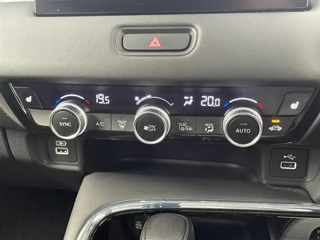 ホンダ ヴェゼル ハイブリッド e:HEV Z 群馬県 2022(令4)年 10.3万km プラチナホワイトパール ワンオーナー/純正アンダーエアロ/ホンダコネクトナビ/Bluetooth/フルセグTV/ホンダセンシング/ブラインドスポットインフォメーション/全方位カメラ/ETC2.0/ワイヤレス充電器/前席シートヒーター/ハンズフリーアクセスパワーテールゲート/純正18インチアルミ/LEDヘッドライト/ステアリングスィッチ/スマートキー2本/W/サイド/カーテンエアバック/保証書/取扱説明書