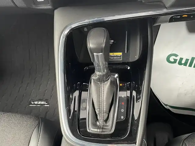 ホンダ ヴェゼル ハイブリッド e:HEV Z 群馬県 2022(令4)年 10.3万km プラチナホワイトパール ワンオーナー/純正アンダーエアロ/ホンダコネクトナビ/Bluetooth/フルセグTV/ホンダセンシング/ブラインドスポットインフォメーション/全方位カメラ/ETC2.0/ワイヤレス充電器/前席シートヒーター/ハンズフリーアクセスパワーテールゲート/純正18インチアルミ/LEDヘッドライト/ステアリングスィッチ/スマートキー2本/W/サイド/カーテンエアバック/保証書/取扱説明書