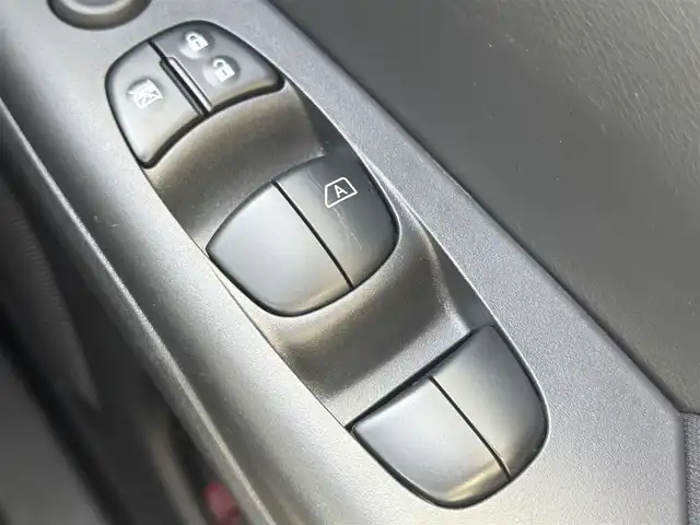 日産 セレナ ハイウェイスター V 千葉県 2020(令2)年 3.9万km ダイヤモンドブラック 純正SDナビ（AM/FM/CD/DVD/Bluetooth）/フルセグTV/インテリジェントルームミラー/アラウンドビューモニター/ブラインドスポットモニター/エマージェンシーブレーキ/プロパイロット/両側パワースライドドア/前後ドライブレコーダー/純正アルミホイール/純正フロアマット/LEDヘッドライト