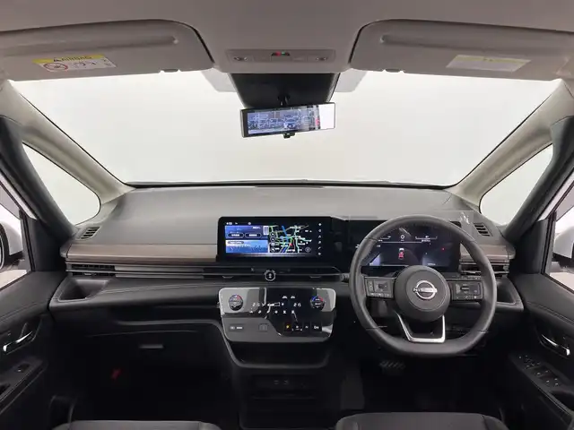 日産 セレナ e－パワー ハイウェイスター V 大分県 2025(令7)年 0.3万km プリズムホワイト フロントバンパーイルミネーション/ルーフスポイラー/AWINスポイラー(F/S/R)/プロパイロット搭載/アラウンドビューモニター/純正12.3インチナビ/・フルセグTV、HDMI、USB、AM/FM/・AppleCarPlay、AndroidAuto/ステアリングスイッチ/後席フリップダウンモニター/デジタルインナーミラー(ドラレコ機能付)/両側パワースライドドア/電動パーキングブレーキ/オートホールド機能/ETC2.0/オートリトラミラー/オートライト/LEDヘッドライト/純正アルミホイール/コーナーセンサー/保証書、取扱説明書、スペアキー有り