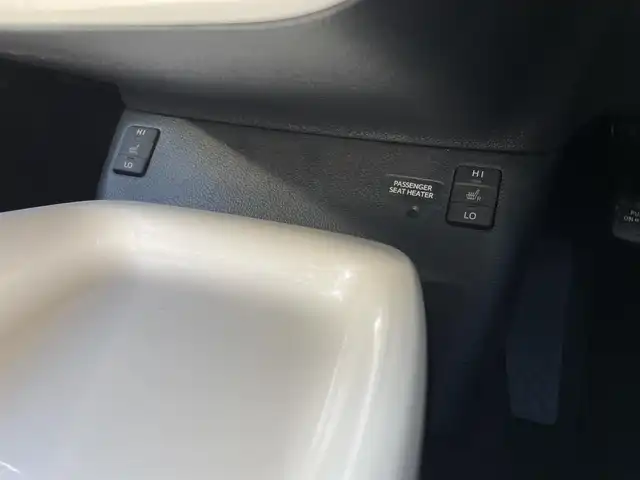 トヨタ プリウス A ツーリングセレクション 愛知県 2016(平28)年 8.9万km アティチュードブラックマイカ トヨタセーフティセンス　/レーダークルーズコントロール　/パーキングアシスト　/合皮シート　/アルパイン製９インチナビ　/バックカメラ　/ヘッドアップディスプレイ　/ＥＴＣ　/ＬＥＤヘッドライト/プッシュスタート/スマートキー