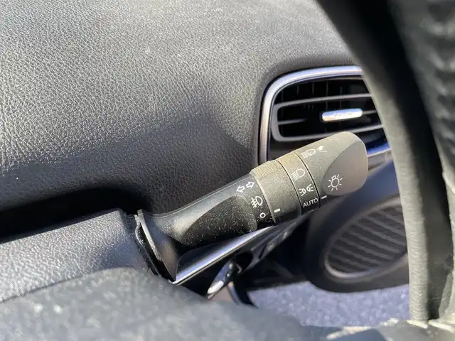 トヨタ プリウス A ツーリングセレクション 愛知県 2016(平28)年 8.9万km アティチュードブラックマイカ トヨタセーフティセンス　/レーダークルーズコントロール　/パーキングアシスト　/合皮シート　/アルパイン製９インチナビ　/バックカメラ　/ヘッドアップディスプレイ　/ＥＴＣ　/ＬＥＤヘッドライト/プッシュスタート/スマートキー