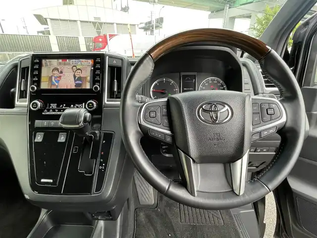 トヨタ グランエース プレミアム 愛知県 2020(令2)年 3.1万km ブラック スマートキー/プッシュスタート/デジタルインナーミラー /純正ディスプレイオーディオナビ/フルセグTV/BT/パノラミックビューモニター/純正フリップダウンモニター/ビルトイン2.0ETC/純正17インチAW/両側パワースライドドア /トヨタセーフティセンス/ブラインドスポットモニター/レーダークルーズコントロール/クリアランスソナー /黒レザーシート /前席パワーシート/前席＋2列目シートヒーター /純正フロアマット/純正ドアバイザー/オットマン/取説、保証書