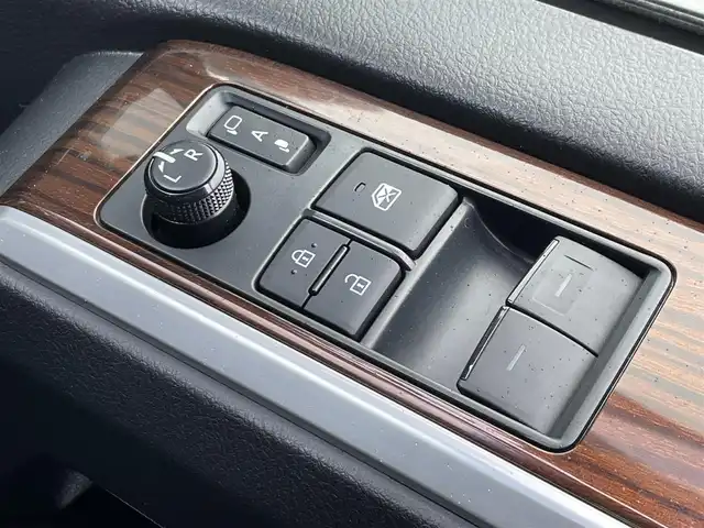 トヨタ グランエース プレミアム 愛知県 2020(令2)年 3.1万km ブラック スマートキー/プッシュスタート/デジタルインナーミラー /純正ディスプレイオーディオナビ/フルセグTV/BT/パノラミックビューモニター/純正フリップダウンモニター/ビルトイン2.0ETC/純正17インチAW/両側パワースライドドア /トヨタセーフティセンス/ブラインドスポットモニター/レーダークルーズコントロール/クリアランスソナー /黒レザーシート /前席パワーシート/前席＋2列目シートヒーター /純正フロアマット/純正ドアバイザー/オットマン/取説、保証書