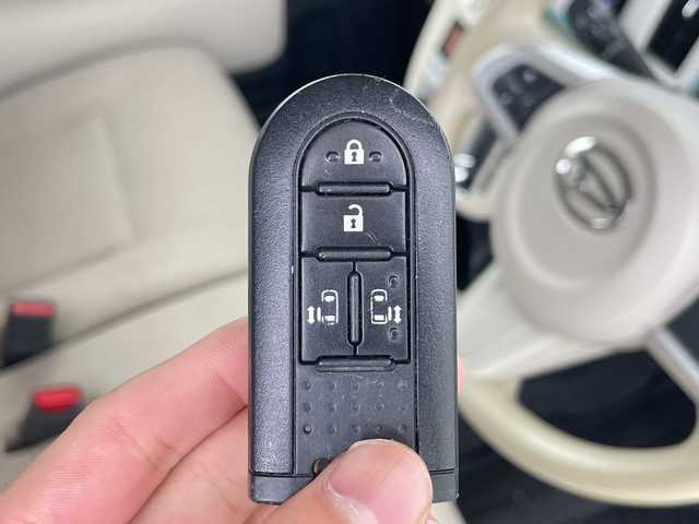 ダイハツ ムーヴ キャンバス X メイクアップ リミテッド SAⅢ 愛知県 2019(令1)年 4.7万km パールホワイトⅢ/ファインミントメタリック 2トーン 禁煙車/純正7インチナビ/（AM/FM/フルセグTV/Bluetooth/CD/DVD）/全方位カメラ/スマートアシストIII/・衝突軽減ブレーキ/・レーンキープアシスト/・オートマチックハイビーム/・誤発進抑制機能/ETC/両側パワースライドドア/アイドリングストップ/オートライト/フロントフォグランプ/プッシュスタート/スマートキー/純正フロアマット/電動格納ミラー/純正ホイールキャップ/ドアバイザー/ベンチシート