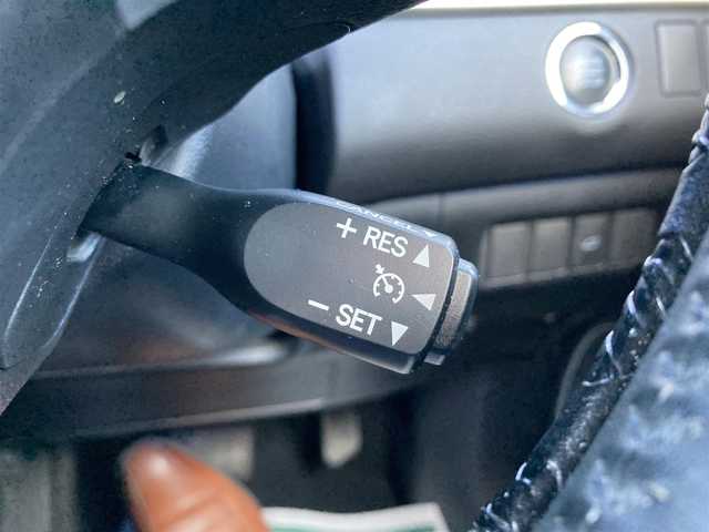 トヨタ ハリアー プレミアム 愛媛県 2016(平28)年 8.8万km ホワイトパールクリスタルシャイン メーカーオプションナビ/ＪＢＬサウンドシステム/・CD/DVD/Blu-ray/・フルセグTV/Bluetooth/SD/バックカメラ/モデリスタエアロ/・フロントスポイラー/・サイドスポイラー/・リアアンダースポイラー/・マフラー/革シート/・D席パワーシート/パワーバックドア/クルーズコントロール/レーンキープアシスト/ETC/純正アルミホイール/LEDオートライト/・オートハイビーム/取扱説明書/保証書