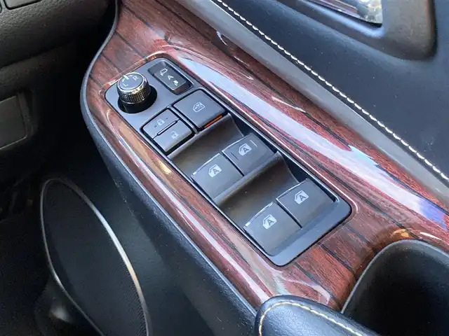 トヨタ ハリアー プレミアム 愛媛県 2016(平28)年 8.8万km ホワイトパールクリスタルシャイン メーカーオプションナビ/ＪＢＬサウンドシステム/・CD/DVD/Blu-ray/・フルセグTV/Bluetooth/SD/バックカメラ/モデリスタエアロ/・フロントスポイラー/・サイドスポイラー/・リアアンダースポイラー/・マフラー/革シート/・D席パワーシート/パワーバックドア/クルーズコントロール/レーンキープアシスト/ETC/純正アルミホイール/LEDオートライト/・オートハイビーム/取扱説明書/保証書