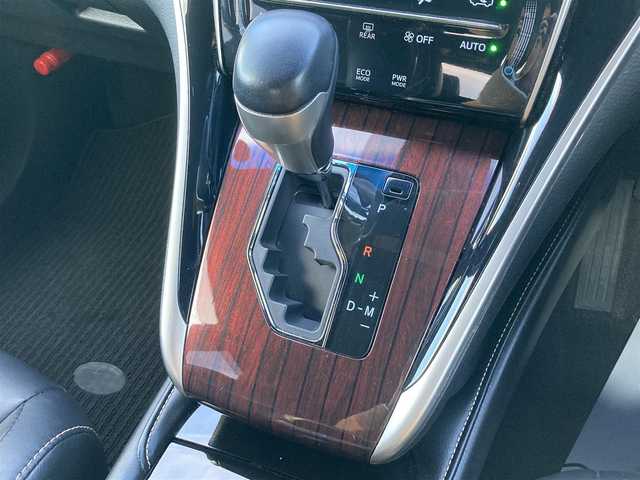 トヨタ ハリアー プレミアム 愛媛県 2016(平28)年 8.8万km ホワイトパールクリスタルシャイン メーカーオプションナビ/ＪＢＬサウンドシステム/・CD/DVD/Blu-ray/・フルセグTV/Bluetooth/SD/バックカメラ/モデリスタエアロ/・フロントスポイラー/・サイドスポイラー/・リアアンダースポイラー/・マフラー/革シート/・D席パワーシート/パワーバックドア/クルーズコントロール/レーンキープアシスト/ETC/純正アルミホイール/LEDオートライト/・オートハイビーム/取扱説明書/保証書