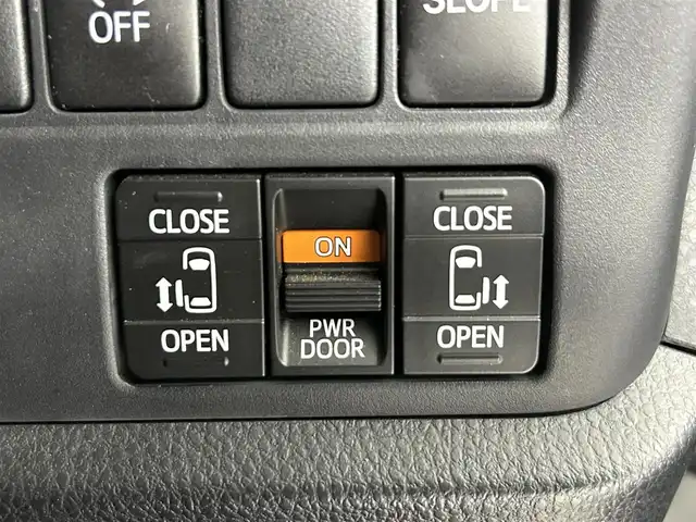 トヨタ エスクァイア Xi ウェルジョイン 佐賀県 2015(平27)年 2.1万km ホワイトパールクリスタルシャイン 福祉車両スローパー/純正9インチナビ/バックカメラ/フルセグテレビ/CD/DVD/BT/SD/FM.AM/後席フリップダウンモニター/両側パワースライドドア/プッシュスタート/コーナーセンサー/プリクラッシュセーフティ/レーンディパーチャーアラート/オートハイビーム/純正15インチアルミホイール/スマートキー×2/保証書/取扱説明書