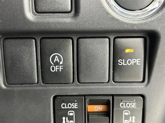 トヨタ エスクァイア Xi ウェルジョイン 佐賀県 2015(平27)年 2.1万km ホワイトパールクリスタルシャイン 福祉車両スローパー/純正9インチナビ/バックカメラ/フルセグテレビ/CD/DVD/BT/SD/FM.AM/後席フリップダウンモニター/両側パワースライドドア/プッシュスタート/コーナーセンサー/プリクラッシュセーフティ/レーンディパーチャーアラート/オートハイビーム/純正15インチアルミホイール/スマートキー×2/保証書/取扱説明書