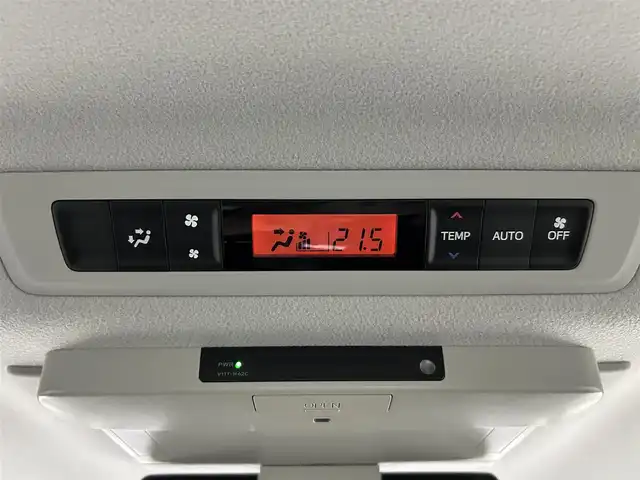 トヨタ エスクァイア Xi ウェルジョイン 佐賀県 2015(平27)年 2.1万km ホワイトパールクリスタルシャイン 福祉車両スローパー/純正9インチナビ/バックカメラ/フルセグテレビ/CD/DVD/BT/SD/FM.AM/後席フリップダウンモニター/両側パワースライドドア/プッシュスタート/コーナーセンサー/プリクラッシュセーフティ/レーンディパーチャーアラート/オートハイビーム/純正15インチアルミホイール/スマートキー×2/保証書/取扱説明書