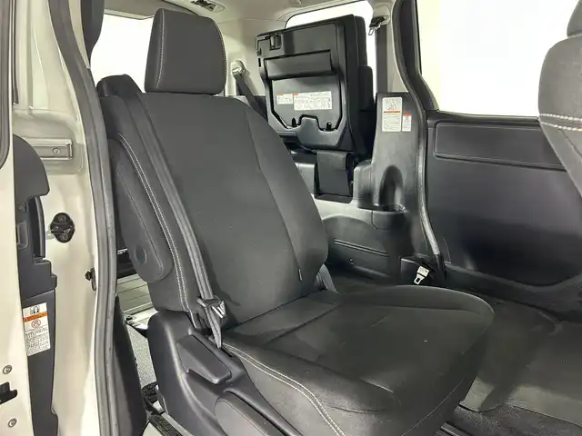 トヨタ エスクァイア Xi ウェルジョイン 佐賀県 2015(平27)年 2.1万km ホワイトパールクリスタルシャイン 福祉車両スローパー/純正9インチナビ/バックカメラ/フルセグテレビ/CD/DVD/BT/SD/FM.AM/後席フリップダウンモニター/両側パワースライドドア/プッシュスタート/コーナーセンサー/プリクラッシュセーフティ/レーンディパーチャーアラート/オートハイビーム/純正15インチアルミホイール/スマートキー×2/保証書/取扱説明書