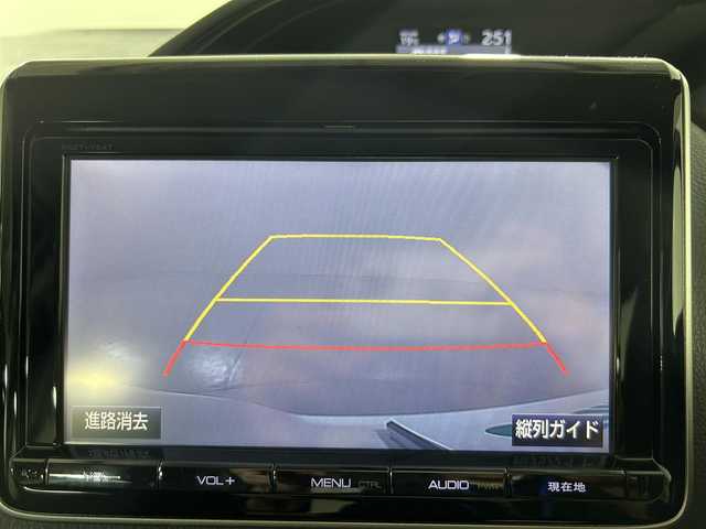 トヨタ エスクァイア Xi ウェルジョイン 佐賀県 2015(平27)年 2.1万km ホワイトパールクリスタルシャイン 福祉車両スローパー/純正9インチナビ/バックカメラ/フルセグテレビ/CD/DVD/BT/SD/FM.AM/後席フリップダウンモニター/両側パワースライドドア/プッシュスタート/コーナーセンサー/プリクラッシュセーフティ/レーンディパーチャーアラート/オートハイビーム/純正15インチアルミホイール/スマートキー×2/保証書/取扱説明書