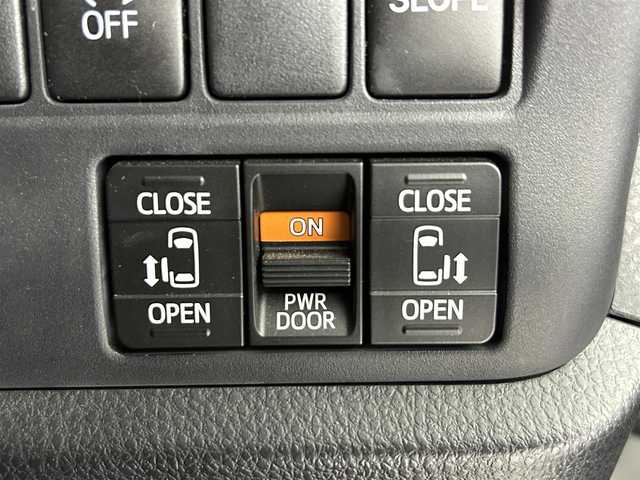 トヨタ エスクァイア Xi ウェルジョイン 佐賀県 2015(平27)年 2.1万km ホワイトパールクリスタルシャイン 福祉車両スローパー/純正9インチナビ/バックカメラ/フルセグテレビ/CD/DVD/BT/SD/FM.AM/後席フリップダウンモニター/両側パワースライドドア/プッシュスタート/コーナーセンサー/プリクラッシュセーフティ/レーンディパーチャーアラート/オートハイビーム/純正15インチアルミホイール/スマートキー×2/保証書/取扱説明書