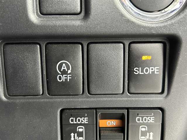 トヨタ エスクァイア Xi ウェルジョイン 佐賀県 2015(平27)年 2.1万km ホワイトパールクリスタルシャイン 福祉車両スローパー/純正9インチナビ/バックカメラ/フルセグテレビ/CD/DVD/BT/SD/FM.AM/後席フリップダウンモニター/両側パワースライドドア/プッシュスタート/コーナーセンサー/プリクラッシュセーフティ/レーンディパーチャーアラート/オートハイビーム/純正15インチアルミホイール/スマートキー×2/保証書/取扱説明書