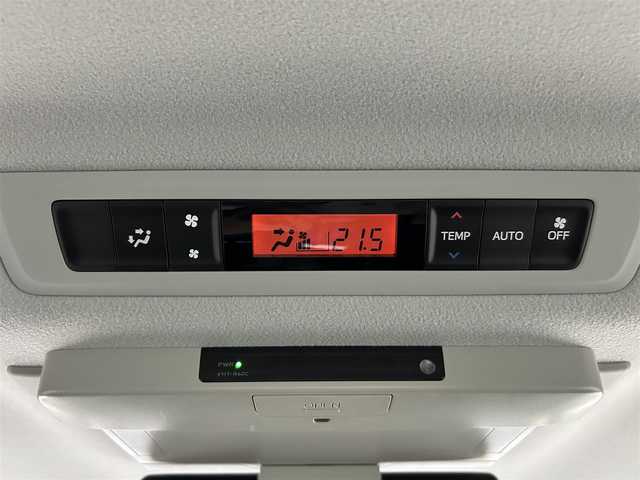 トヨタ エスクァイア Xi ウェルジョイン 佐賀県 2015(平27)年 2.1万km ホワイトパールクリスタルシャイン 福祉車両スローパー/純正9インチナビ/バックカメラ/フルセグテレビ/CD/DVD/BT/SD/FM.AM/後席フリップダウンモニター/両側パワースライドドア/プッシュスタート/コーナーセンサー/プリクラッシュセーフティ/レーンディパーチャーアラート/オートハイビーム/純正15インチアルミホイール/スマートキー×2/保証書/取扱説明書