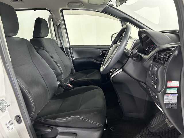 トヨタ エスクァイア Xi ウェルジョイン 佐賀県 2015(平27)年 2.1万km ホワイトパールクリスタルシャイン 福祉車両スローパー/純正9インチナビ/バックカメラ/フルセグテレビ/CD/DVD/BT/SD/FM.AM/後席フリップダウンモニター/両側パワースライドドア/プッシュスタート/コーナーセンサー/プリクラッシュセーフティ/レーンディパーチャーアラート/オートハイビーム/純正15インチアルミホイール/スマートキー×2/保証書/取扱説明書