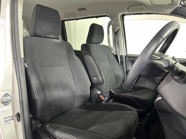 トヨタ エスクァイア Xi ウェルジョイン 佐賀県 2015(平27)年 2.1万km ホワイトパールクリスタルシャイン 福祉車両スローパー/純正9インチナビ/バックカメラ/フルセグテレビ/CD/DVD/BT/SD/FM.AM/後席フリップダウンモニター/両側パワースライドドア/プッシュスタート/コーナーセンサー/プリクラッシュセーフティ/レーンディパーチャーアラート/オートハイビーム/純正15インチアルミホイール/スマートキー×2/保証書/取扱説明書