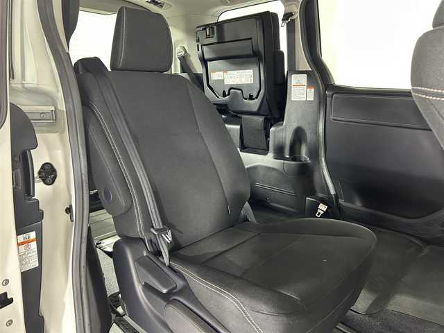 トヨタ エスクァイア Xi ウェルジョイン 佐賀県 2015(平27)年 2.1万km ホワイトパールクリスタルシャイン 福祉車両スローパー/純正9インチナビ/バックカメラ/フルセグテレビ/CD/DVD/BT/SD/FM.AM/後席フリップダウンモニター/両側パワースライドドア/プッシュスタート/コーナーセンサー/プリクラッシュセーフティ/レーンディパーチャーアラート/オートハイビーム/純正15インチアルミホイール/スマートキー×2/保証書/取扱説明書