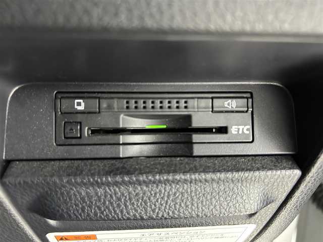 トヨタ エスクァイア Xi ウェルジョイン 佐賀県 2015(平27)年 2.1万km ホワイトパールクリスタルシャイン 福祉車両スローパー/純正9インチナビ/バックカメラ/フルセグテレビ/CD/DVD/BT/SD/FM.AM/後席フリップダウンモニター/両側パワースライドドア/プッシュスタート/コーナーセンサー/プリクラッシュセーフティ/レーンディパーチャーアラート/オートハイビーム/純正15インチアルミホイール/スマートキー×2/保証書/取扱説明書