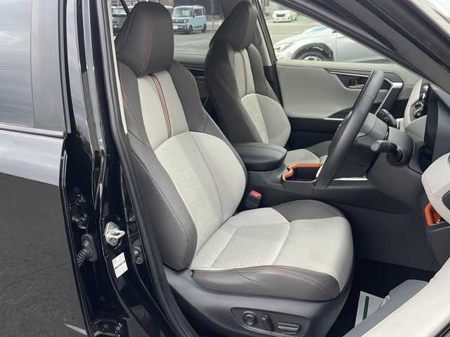 トヨタ ＲＡＶ４ アドベンチャー 山形県 2024(令6)年 2.6万km アティチュードブラックマイカ 純正ディスプレイオーディオ/・フルセグ/・Bluetooth/パノラミックビューモニター/純正ドライブレコーダー/トヨタセーフティセンス/ACC/BSM/D席メモリ機能付パワーシート/前席シートヒーター/前席エアシート/革巻きステアリング/ステアリングヒーター/ステアリングスイッチ/TRDマッドフラップ/ルーフレール/ウィンカーミラー/LEDヘッドライト/フォグランプ/フロアマット/スマートキー/プッシュスタート