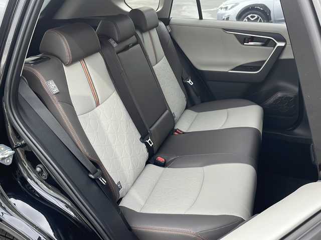 トヨタ ＲＡＶ４ アドベンチャー 山形県 2024(令6)年 2.6万km アティチュードブラックマイカ 純正ディスプレイオーディオ/・フルセグ/・Bluetooth/パノラミックビューモニター/純正ドライブレコーダー/トヨタセーフティセンス/ACC/BSM/D席メモリ機能付パワーシート/前席シートヒーター/前席エアシート/革巻きステアリング/ステアリングヒーター/ステアリングスイッチ/TRDマッドフラップ/ルーフレール/ウィンカーミラー/LEDヘッドライト/フォグランプ/フロアマット/スマートキー/プッシュスタート