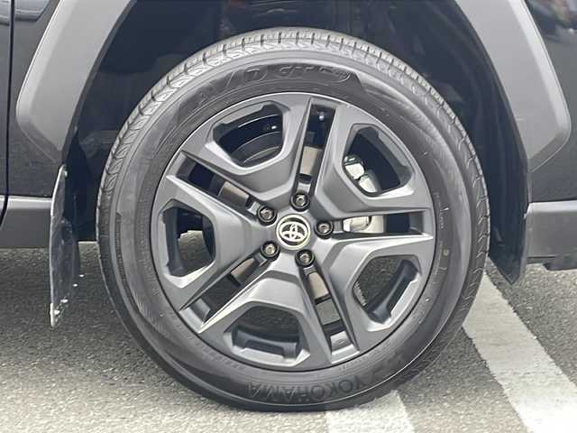 トヨタ ＲＡＶ４ アドベンチャー 山形県 2024(令6)年 2.6万km アティチュードブラックマイカ 純正ディスプレイオーディオ/・フルセグ/・Bluetooth/パノラミックビューモニター/純正ドライブレコーダー/トヨタセーフティセンス/ACC/BSM/D席メモリ機能付パワーシート/前席シートヒーター/前席エアシート/革巻きステアリング/ステアリングヒーター/ステアリングスイッチ/TRDマッドフラップ/ルーフレール/ウィンカーミラー/LEDヘッドライト/フォグランプ/フロアマット/スマートキー/プッシュスタート