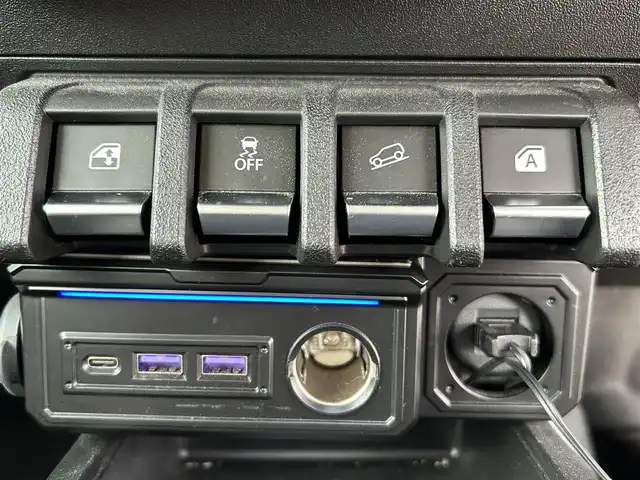 スズキ ジムニー シエラ JC 新潟県 2023(令5)年 2.2万km ブルーイッシュブラックパール3 衝突軽減/純正ナビ/(AM/FM/CD/DVD/BT/フルセグ)/バックカメラ/ETC/クルーズコントロール/アイドリングストップ/シートヒーター/革巻きステアリング/ステアリングスイッチ/AUTOライト/LEDヘッドライト/フォグランプ/横滑り防止/プッシュスタート/スマートキー